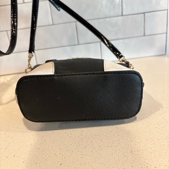 GUESS women's small satchel crossbody bag Purse Black White EUC - Picture 7 of 10